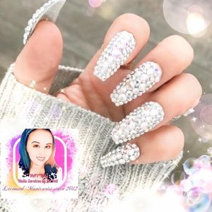 Bling 💍 Sparkle gorgeous silver Swarovski nails!